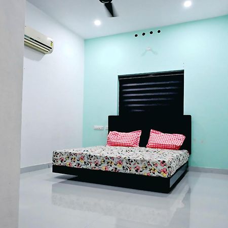 Elamkulam Penthouse - 3Bhk Ac With Kitchen - Kochi Apartment Chottanikara Exterior photo