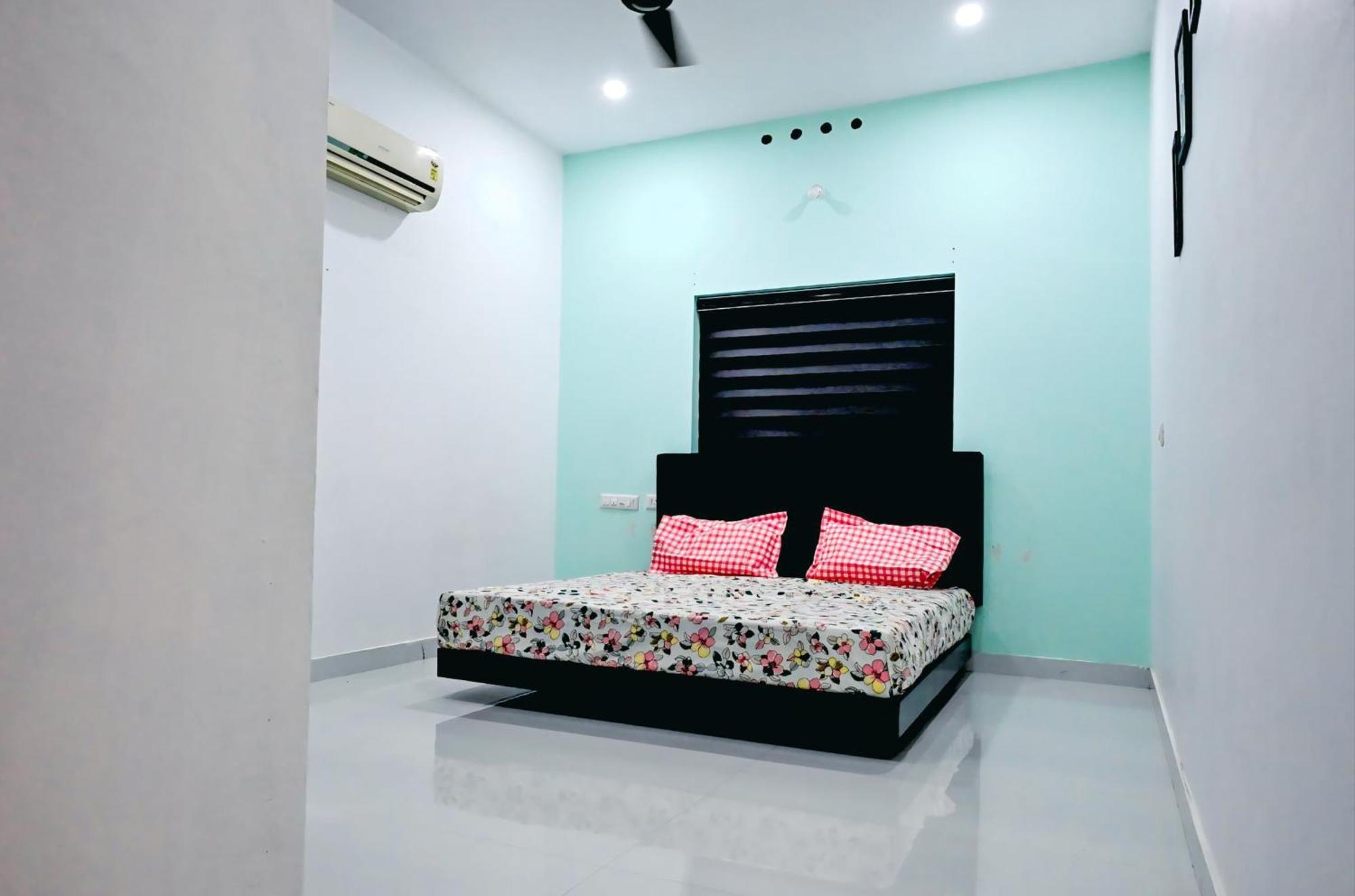 Elamkulam Penthouse - 3Bhk Ac With Kitchen - Kochi Apartment Chottanikara Exterior photo