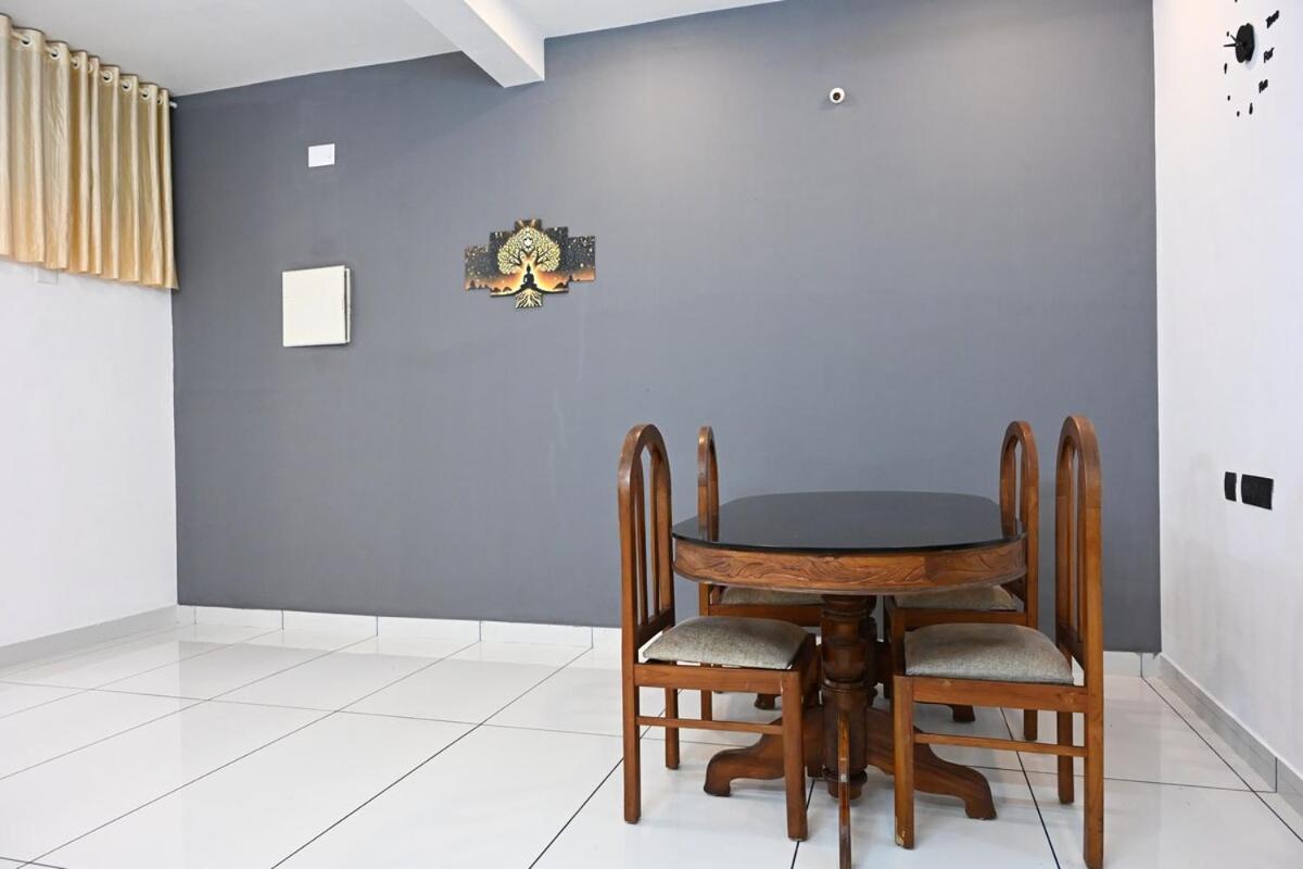 Elamkulam Penthouse - 3Bhk Ac With Kitchen - Kochi Apartment Chottanikara Exterior photo